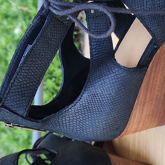 UGG Yasmin Lace Up Black Wedge Sandal Size 9 - Picture 6 of 14